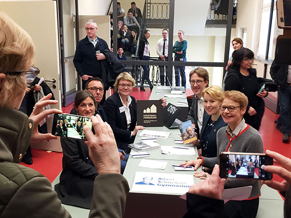 Feierliche Einweihung des Annex-Gebäudes am 15. Januar 2018, mit Senats-Baudirektorin Regula Lüscher und Bezirksbürgermeisterin Dr. Franziska Giffey (von rechts) Foto: Klaus Reimers